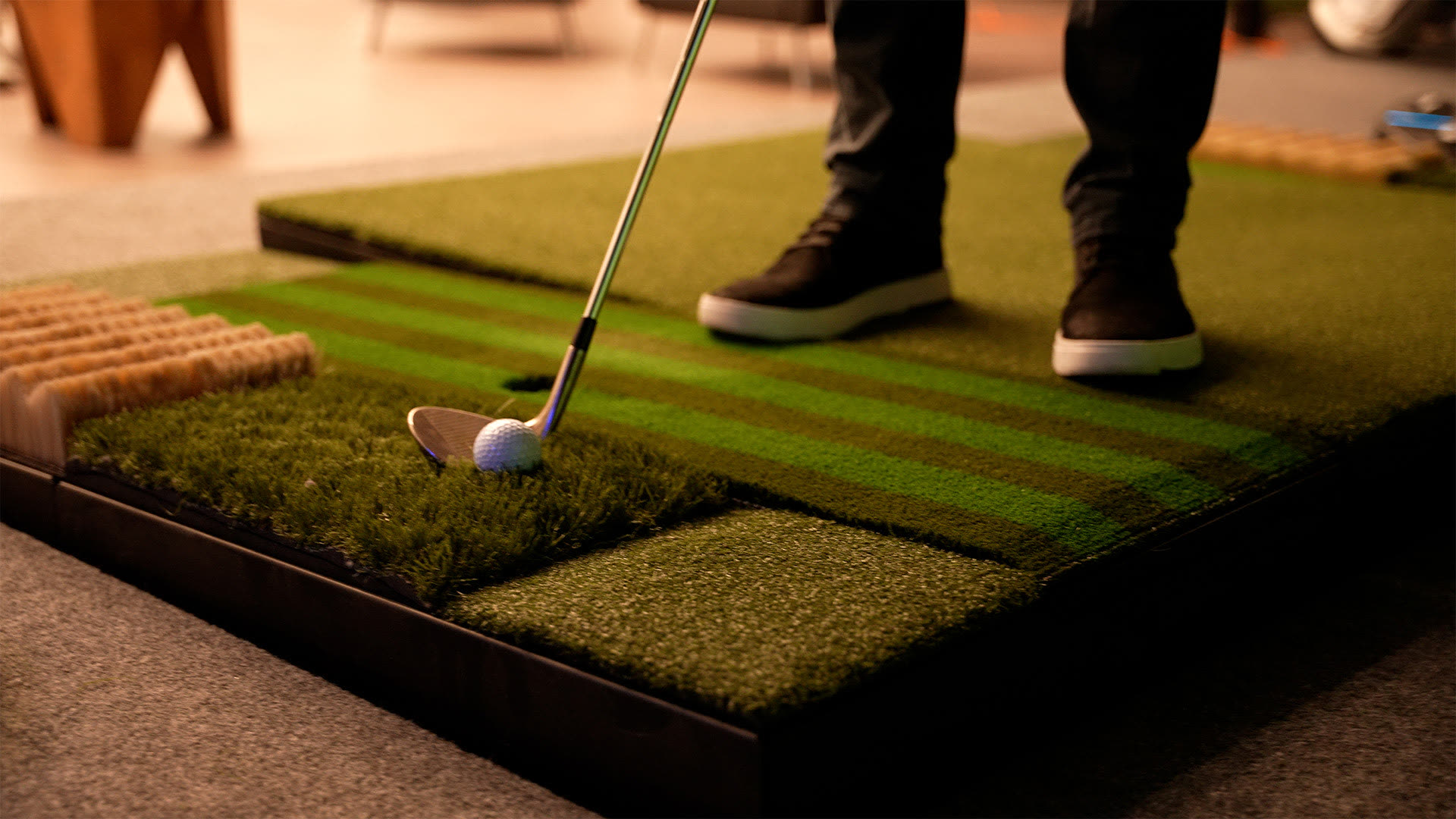 Tapis multi-surfaces GOLFZON TwoVision NX incluant position de bunker